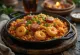Jambalaya serveerituna vorsti ja krevettidega