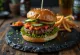 Värskelt valminud Korea burger gochujang-glasuuri ja kimchiga