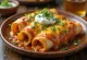 Kana enchiladad sulatatud juustu, hapukoore ja koriandriga