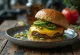 Jalapeño-juustuburger mahlase lihapihvi ja pikantse jalapeño pipraga