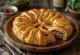 Krõbe pardiliha-burek serveerituna