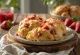 Maasika-basiiliku *scone* serveerituna