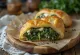 Spinaadi-feta struudel värskelt küpsetatud, krõbeda tainaga