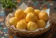 Värskelt küpsetatud pão de queijo juustupallid