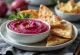 Peedi-hummus tortillaga serveerituna