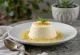 Vanilli panna cotta marjadega kaunistatult